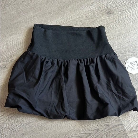 Chic Black Mini Skirt by [Brand] - Picture 3 of 4